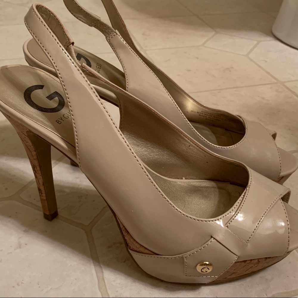 Guess pumps